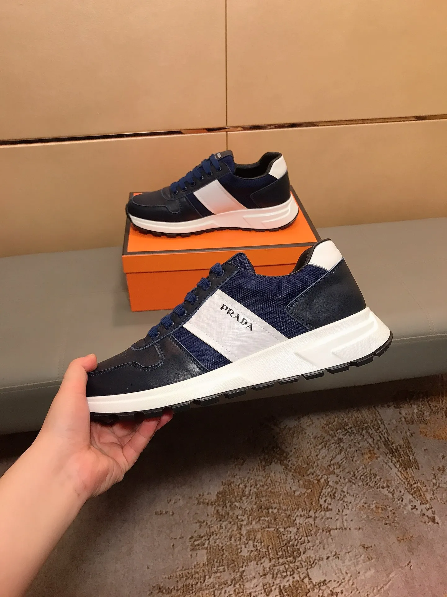 Ex-factory price 400 👟👟【PRADA】Prada's new men's fashion sports and casual shoes🇨🇳High-end boutique💯Exquisite details, uppers made of cowhide + breathable fabrics, pigskin lining🌶🌶Lightweight, wear-resistant and non-slip original outsole, comfortable to wear🎋Classic craftsmanship, fine workmanship, worth owning Code number: 38-44